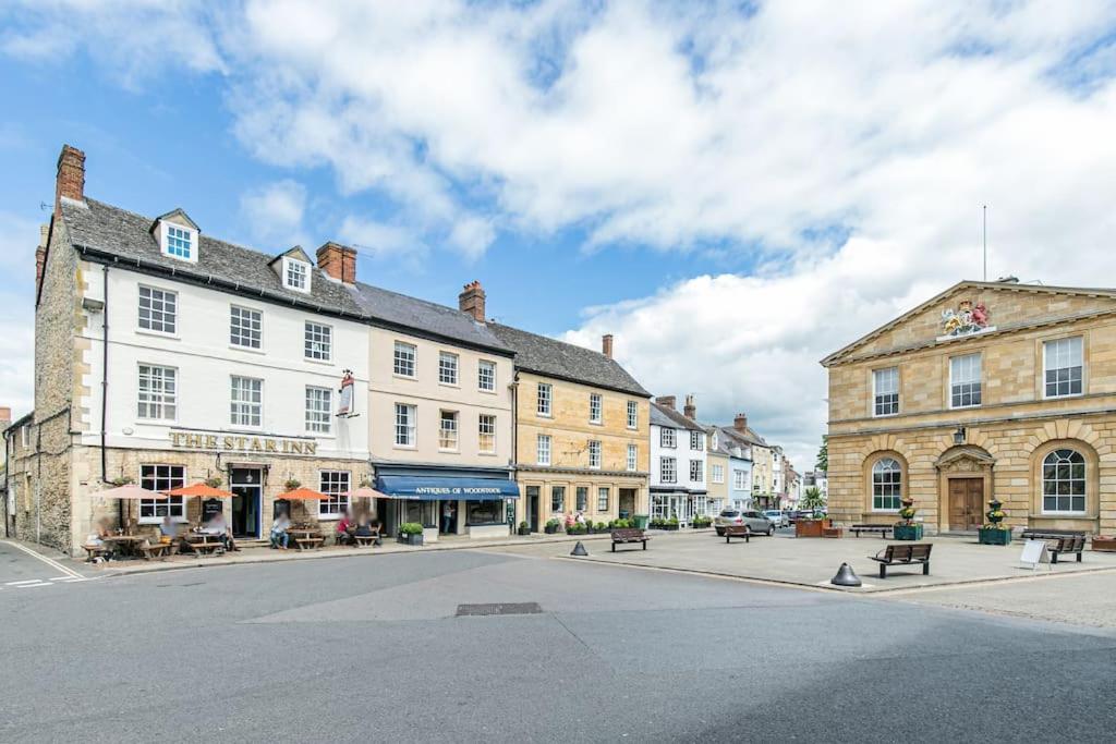Oxfordshire Living - The Vanbrugh Apartment - ウッドストック エクステリア 写真